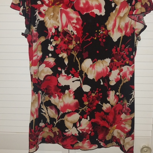 Flirty floral top size 1X - Picture 4 of 4